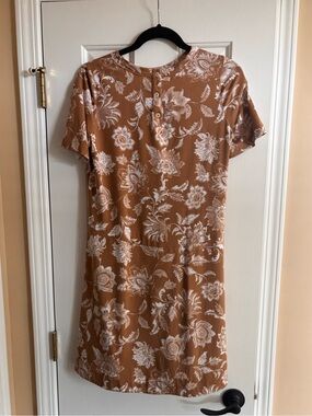 LOFT Short Sleeve Floral Dress in Tan and White size XS